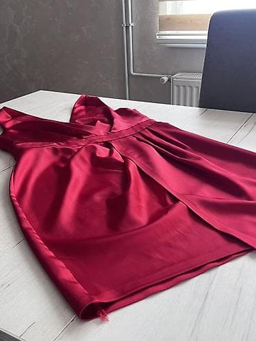 Elegantna crvena koktel haljina. Velicina 40 - na lalafo.rs — 3 Elegantna crvena koktel haljina. Velicina 40 - — 3