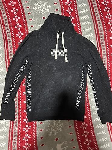 Crna dukserica sa visokim “funnel” kragnom i učkurom. Melanž (pepito) na lalafo.rs Crna dukserica sa visokim “funnel” kragnom i učkurom. Melanž (pepito)