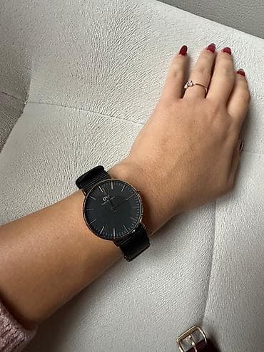 Daniel Wellington unisex sat + original kutija ### **Specifikacije:** na lalafo.rs — 3 Daniel Wellington unisex sat + original kutija ### **Specifikacije:** — 3