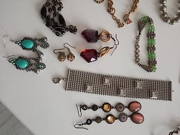 Jewellery: Vintage nakit razno! Cena na upit za pojedinačno, sve za 6000 at lalafo.rs — 2 Jewellery: Vintage nakit razno! Cena na upit za pojedinačno, sve za 6000 — 2