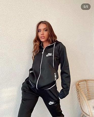 Ženski Nike komplet trenerke + kačket - Dvodijelni komplet: dukserica na lalafo.rs — 3 Ženski Nike komplet trenerke + kačket - Dvodijelni komplet: dukserica — 3