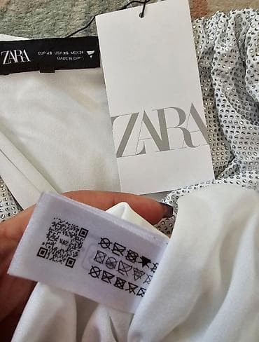 kom sa etiketom: ZARA svečani bodi, ceo od sljokica. ima naramenice i V izrez. jako at lalafo.rs — 2 kom sa etiketom: ZARA svečani bodi, ceo od sljokica. ima naramenice i V izrez. jako — 2