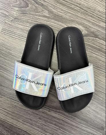 Ugg boots: Calvin Klein jeans dečije papuče, lepo očuvane at lalafo.rs — 2 Ugg boots: Calvin Klein jeans dečije papuče, lepo očuvane — 2