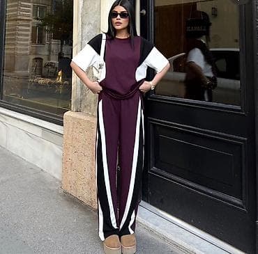 💫Zenski dvodelni komplet – majica i pantalone sa sportskim detaljima na lalafo.rs 💫Zenski dvodelni komplet – majica i pantalone sa sportskim detaljima