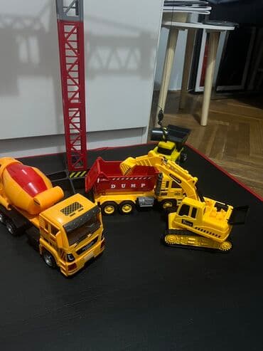 Radne mašine: Kran sa mašinama na baterije.Visina krana 67cm. Mašine su isto na na lalafo.rs — 4 Radne mašine: Kran sa mašinama na baterije.Visina krana 67cm. Mašine su isto na — 4