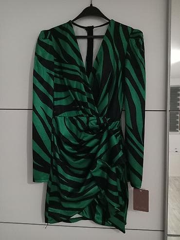 Zelena mini haljina sa crno-zebra printom. Satenski sjaj, preklopljen at lalafo.rs — 3 Zelena mini haljina sa crno-zebra printom. Satenski sjaj, preklopljen — 3