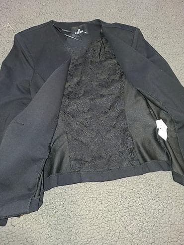 kom sa etiketom: Elegantni ženski blejzer JF LEFON - Boja: crna - Model bez revera at lalafo.rs — 2 kom sa etiketom: Elegantni ženski blejzer JF LEFON - Boja: crna - Model bez revera — 2