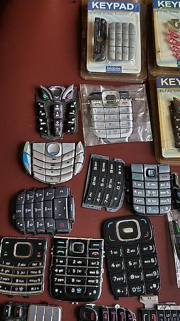 Veliki lot tastera/dugmića (keypad) za stare mobilne telefone - na lalafo.rs — 4 Veliki lot tastera/dugmića (keypad) za stare mobilne telefone - — 4