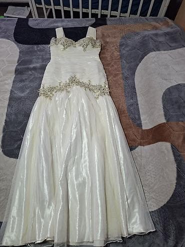 dve suknje po: Svečana duga haljina u boji slonovače sa širokim bretelama. Gornji deo na lalafo.rs — 1 dve suknje po: Svečana duga haljina u boji slonovače sa širokim bretelama. Gornji deo — 1