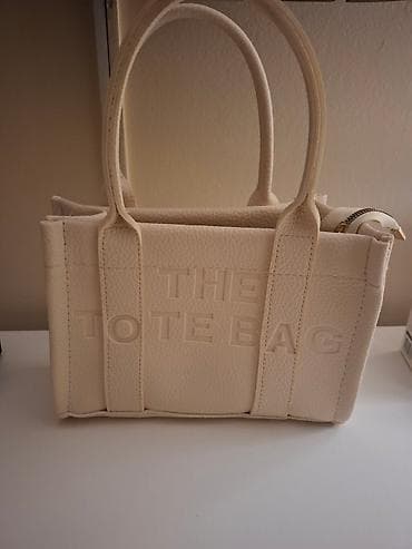 Dve moderne torbe – detaljan opis: 1) Bež tote torba - Model: „THE na lalafo.rs — 1 Dve moderne torbe – detaljan opis: 1) Bež tote torba - Model: „THE — 1