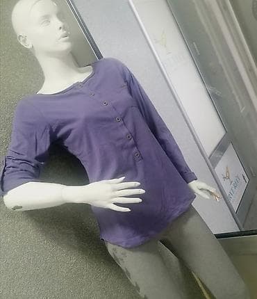 Prelepa majica Vel M L Rukavi mogu da se podignu Novo Uvoz Italija na lalafo.rs — 3 Prelepa majica Vel M L Rukavi mogu da se podignu Novo Uvoz Italija — 3