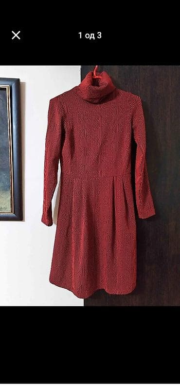 Haljina sa rol-kragnom, bordo-crvena sa crnim geometrijskim/liniearnim at lalafo.rs — 1 Haljina sa rol-kragnom, bordo-crvena sa crnim geometrijskim/liniearnim — 1