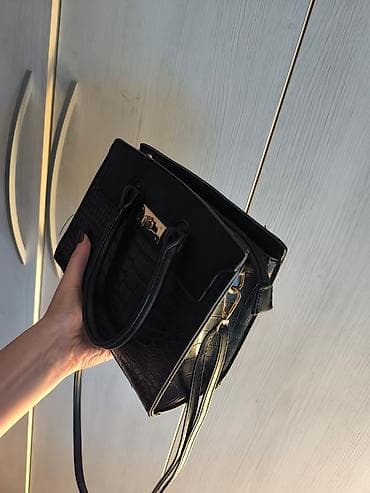 Elegantna crna torba sa teksturom krokodilske kože novo - Materijal na lalafo.rs — 5 Elegantna crna torba sa teksturom krokodilske kože novo - Materijal — 5