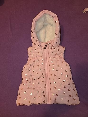 Prodajem roze prsluk sa sivim srcima. velicina 86 na lalafo.rs Prodajem roze prsluk sa sivim srcima. velicina 86