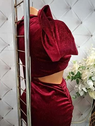 Elegantna bordo večernja haljina od baršunastog materijala sa na lalafo.rs — 1 Elegantna bordo večernja haljina od baršunastog materijala sa — 1