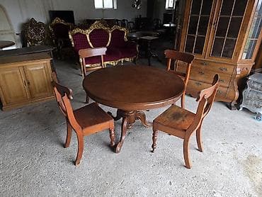 Okrugli drveni trpezarijski sto sa 4 stolice – klasični stil - na lalafo.rs Okrugli drveni trpezarijski sto sa 4 stolice – klasični stil -