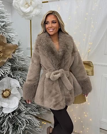 ✨ Luksuzna kratka bunda – novo ✨ Prelepa, elegantna bunda u modernoj na lalafo.rs ✨ Luksuzna kratka bunda – novo ✨ Prelepa, elegantna bunda u modernoj