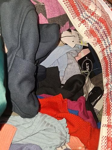 Velika torba odece, sva odeca je nova i sa etiketom. iz uvoza, sve je na lalafo.rs Velika torba odece, sva odeca je nova i sa etiketom. iz uvoza, sve je