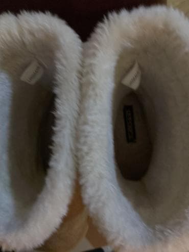 Uggs: Cizme,bez boja,sa krznom. Veličina 39.Koriscene,ali bez ostecena.Cena at lalafo.rs — 4 Uggs: Cizme,bez boja,sa krznom. Veličina 39.Koriscene,ali bez ostecena.Cena — 4