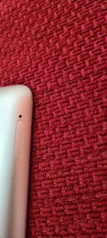 ★ Na prodaju sivo beli Apple iPad 2 Model : A1396 Memorija: 32GB na lalafo.rs — 8 ★ Na prodaju sivo beli Apple iPad 2 Model : A1396 Memorija: 32GB — 8