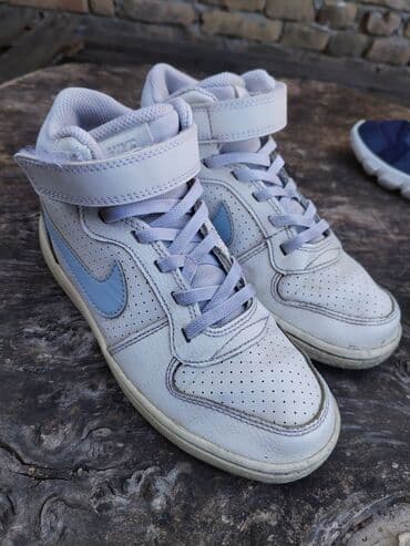 Nike patike za decake br 33
Jedna malo zagrebana napred na lalafo.rs Nike patike za decake br 33
Jedna malo zagrebana napred