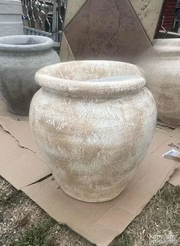 Betonski mali ćup – Obložen u kombinaciji bele i braon boje, NOVO 🌿🎨 na lalafo.rs Betonski mali ćup – Obložen u kombinaciji bele i braon boje, NOVO 🌿🎨