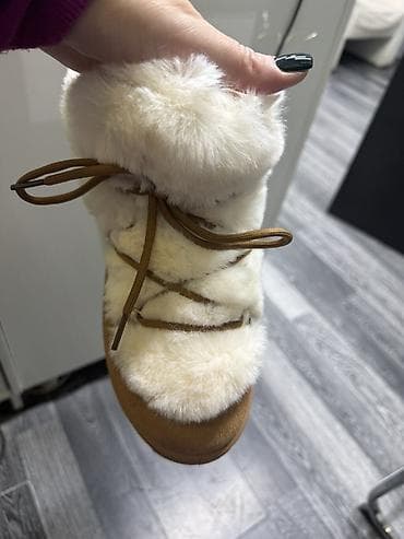 Čizme, 40 na lalafo.rs Čizme, 40