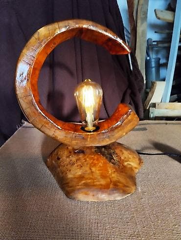 Unikatna ručno rađena stolna lampa od punog drveta - Materijal na lalafo.rs — 1 Unikatna ručno rađena stolna lampa od punog drveta - Materijal — 1