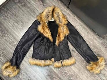 Postavljena lepo izrađena jaknaica sa krznom, nije pravo, M veličine na lalafo.rs Postavljena lepo izrađena jaknaica sa krznom, nije pravo, M veličine