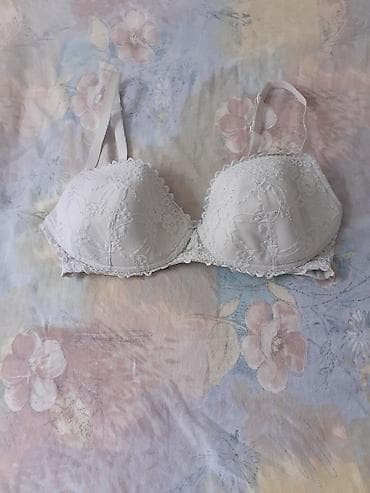 Beli čipkani brushalter - Model: push-up sa žicom za podršku - na lalafo.rs — 1 Beli čipkani brushalter - Model: push-up sa žicom za podršku - — 1