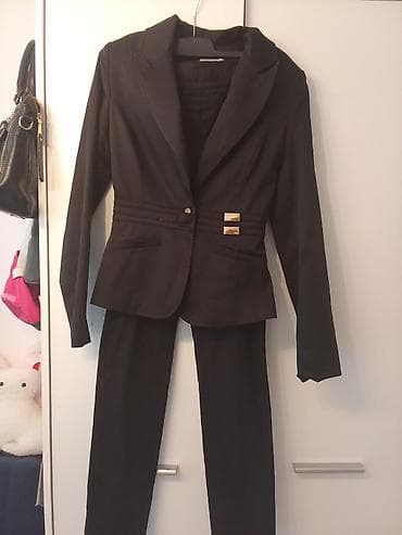 Ženski elegantni komplet – sako i pantalone, crne boje. - Kroj na lalafo.rs Ženski elegantni komplet – sako i pantalone, crne boje. - Kroj