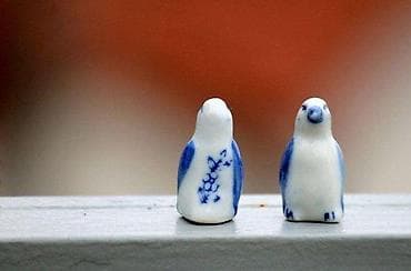 Dve minijaturne porcelanske KOBALT figurine PINGVINA. KOBALT. Delft na lalafo.rs — 2 Dve minijaturne porcelanske KOBALT figurine PINGVINA. KOBALT. Delft — 2