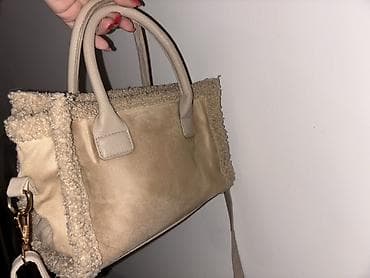 dve suknje po: Bež ženska torba sa ručkama i kaišem za rame. - Materijal: pliš. - at lalafo.rs — 1 dve suknje po: Bež ženska torba sa ručkama i kaišem za rame. - Materijal: pliš. - — 1