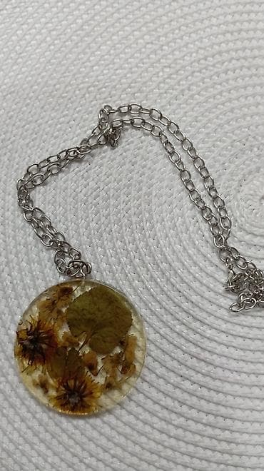 Ogrlica od epoxi smole.
Nova na lalafo.rs — 1 Ogrlica od epoxi smole.
Nova — 1