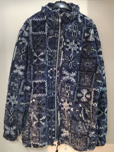 Topla zimska jakna od plišanog/flis materijala u tamnoplavoj boji sa na lalafo.rs Topla zimska jakna od plišanog/flis materijala u tamnoplavoj boji sa