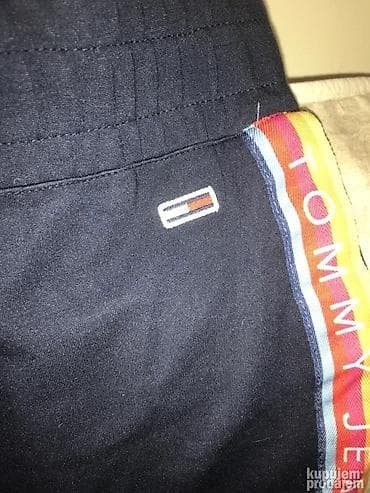 Original Tommy Hilfiger trenerka M Teget plava Polustruk 43-46cm na lalafo.rs — 3 Original Tommy Hilfiger trenerka M Teget plava Polustruk 43-46cm — 3
