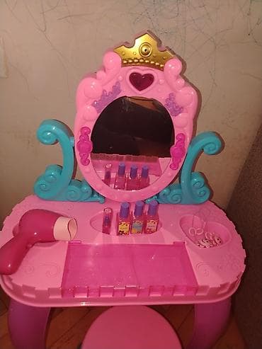 Igracka sto za sminku sa zvucnum i svetlecim efektom.Dete se vrlo malo na lalafo.rs — 2 Igracka sto za sminku sa zvucnum i svetlecim efektom.Dete se vrlo malo — 2