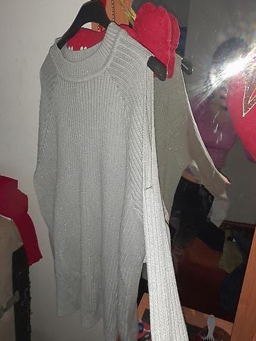 kom sa etiketom: Sivi pleteni džemper sa sjajnim nitima – brend age one, veličina L/XL at lalafo.rs — 2 kom sa etiketom: Sivi pleteni džemper sa sjajnim nitima – brend age one, veličina L/XL — 2