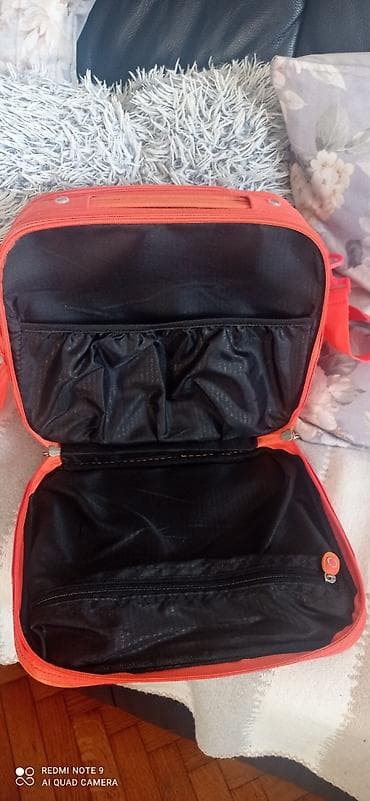 Other: Beneton rucna torba ili mini kofercic dimenzije 35x27 visina 18cm at lalafo.rs — 7 Other: Beneton rucna torba ili mini kofercic dimenzije 35x27 visina 18cm — 7