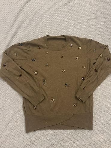 Džemper sa ručno ušivenim detaljima – veličina L Uživo je at lalafo.rs — 2 Džemper sa ručno ušivenim detaljima – veličina L Uživo je — 2
