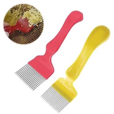 Vilica/češalj za otvaranje saća (odčepljivanje poklopaca) - Namenjeno na lalafo.rs Vilica/češalj za otvaranje saća (odčepljivanje poklopaca) - Namenjeno