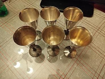 Metalne case,solje. 6 komada,mislim da su posrebrene,nisam siguran na lalafo.rs — 8 Metalne case,solje. 6 komada,mislim da su posrebrene,nisam siguran — 8