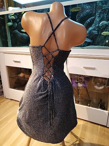 Svečana mini haljina sa šljokičastim sjajem - Model sa tankim at lalafo.rs — 2 Svečana mini haljina sa šljokičastim sjajem - Model sa tankim — 2