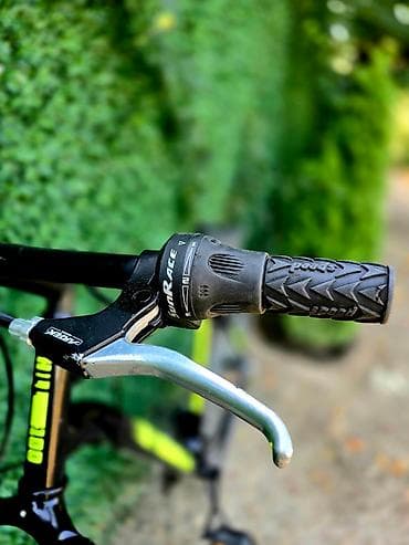 Na prodaju bicikl u odličnom stanju. Ima 18 brzina. Prednji na lalafo.rs — 2 Na prodaju bicikl u odličnom stanju. Ima 18 brzina. Prednji — 2