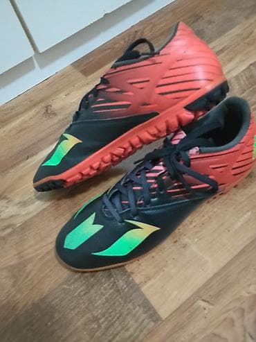 cista koza broj: Fudbalske patike za teren s veštačkom travom (TF) – Adidas Messi na lalafo.rs — 1 cista koza broj: Fudbalske patike za teren s veštačkom travom (TF) – Adidas Messi — 1