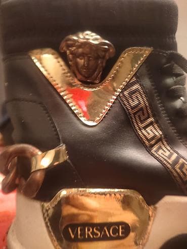 Versace patike – crno‑zlatne high‑top platforme - Model sa povišenim na lalafo.rs — 1 Versace patike – crno‑zlatne high‑top platforme - Model sa povišenim — 1