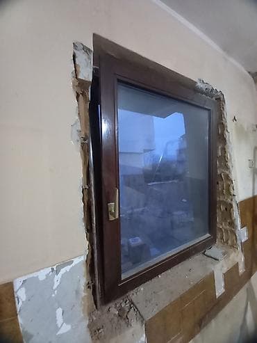 Drveni prozor sa dvoslojnim izo staklom, tamno braon. - Dimenzije na lalafo.rs Drveni prozor sa dvoslojnim izo staklom, tamno braon. - Dimenzije