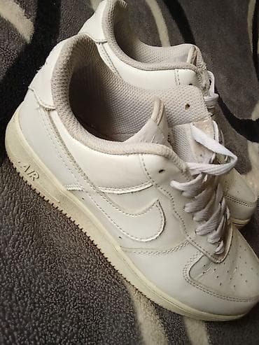 Bele patike – kožne, sa perforacijama na vrhu za bolju prozračnost at lalafo.rs — 2 Bele patike – kožne, sa perforacijama na vrhu za bolju prozračnost — 2