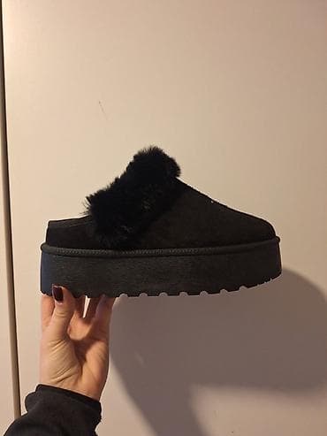 Ugg obuća bоја - Crna na lalafo.rs — 1 Ugg obuća bоја - Crna — 1