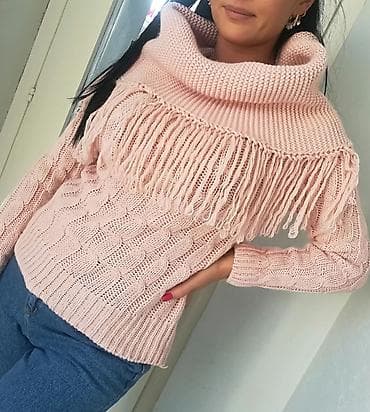 Ženski pleteni džemper u puder roze boji sa dekorativnim resama. - na lalafo.rs — 3 Ženski pleteni džemper u puder roze boji sa dekorativnim resama. - — 3